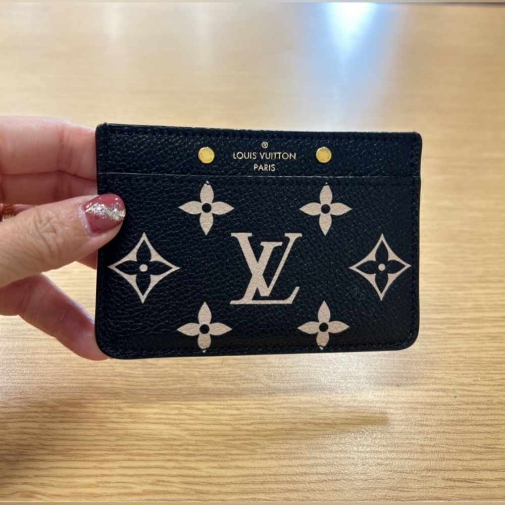 Louis Vuitton Card Holder - Picture 2 of 10